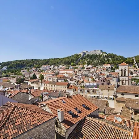 Pizzi Daire Hvar Town